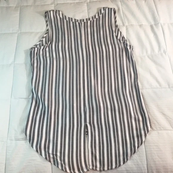 NWT! Sanctuary Peace Star Sleevless Knot Front Top - Picture 2 of 6